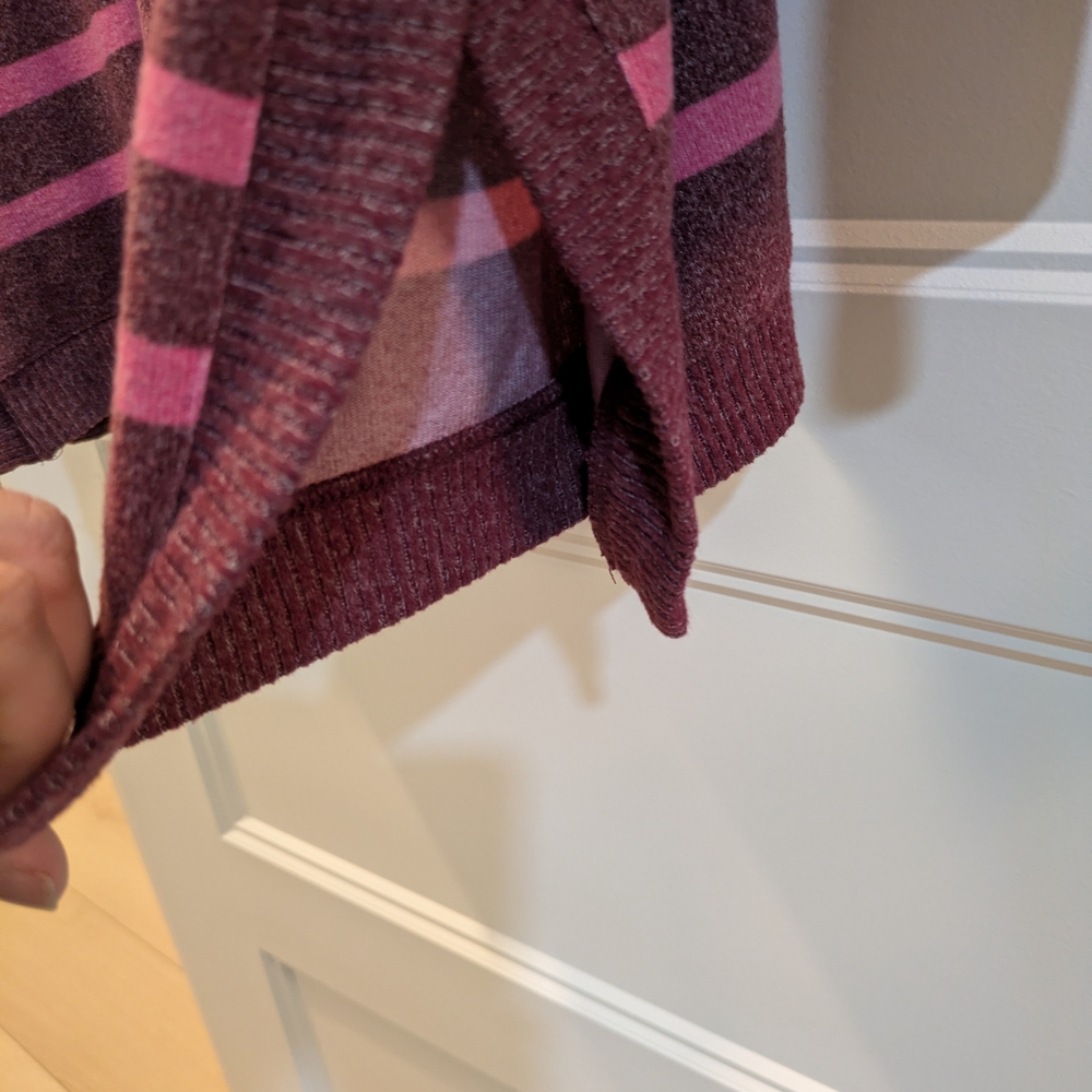 🔴3/$15 Maurices Striped V-Neck top in Dusty Rose & Pink - Picture 6 of 13